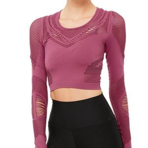 *ALO YOGA siren long sleeve crop (raisin)
